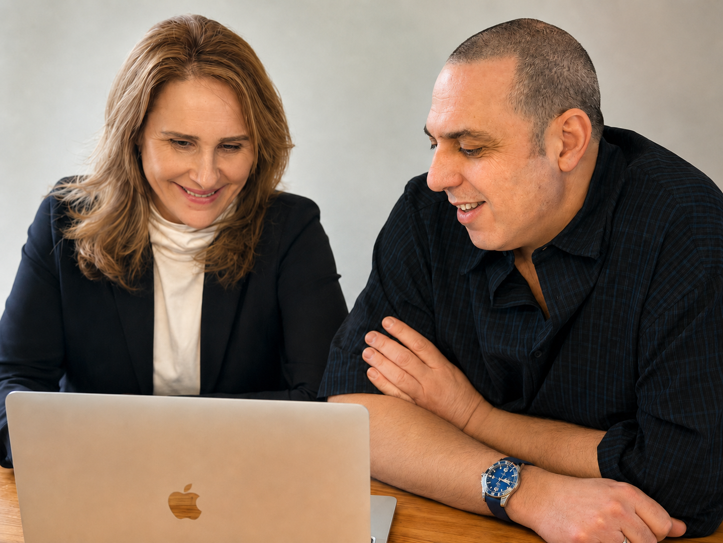 Top Options co-founders Noa Hirschfeld and Jakob Bobrov working together